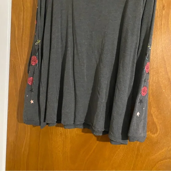 Torrid rose sleeve long sleeve shirt size 3X - Picture 2 of 4